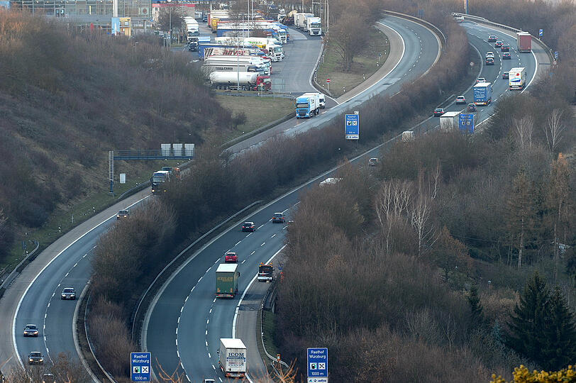 Die A3 zwischen Randersacker und Würzburg-Heidingsfeld: Rund 100.000 Fahrzeuge rollen hier fast täglich über die Autobahn.