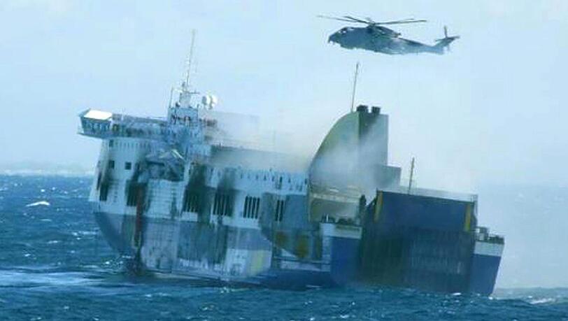 Beim Abschleppen der havarierten Adria-Fähre "Norman Atlantic" sind zwei albanische Seemänner ums Leben gekommen Beim Abschleppen der havarierten Adria-Fähre "Norman Atlantic" sind zwei albanische Seemänner ums Leben gekommen