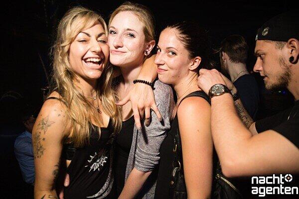 "Gute Laune Hoch 10" lautete das Motto im Ampere. Hoch 10 deshalb, weil insgesamt zehn Stunden lang gefeiert wurde und zehn 10 DJ's vor Ort waren.