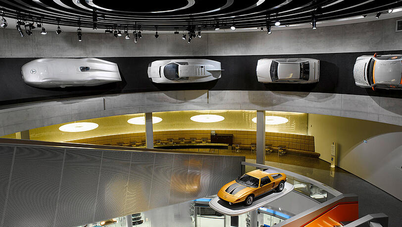 Der pfeilschnelle W 125 ist heute im Mercedes-Benz Museum Teil der Rekordwagen-Präsentation. Der pfeilschnelle W 125 ist heute im Mercedes-Benz Museum Teil der Rekordwagen-Präsentation.