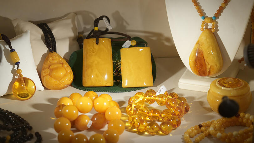 Die Ware im Bernsteinladen "Amber House" im Rathaus. Die Ware im Bernsteinladen "Amber House" im Rathaus.