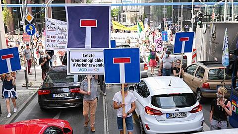 Der wachsende Verkehr in den Städten führt immer häufiger zu Protesten.