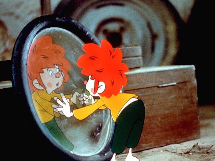 Die Zeichentrickfigur "Pumuckl" schaut in einen Spiegel. Foto: ARD/Archiv