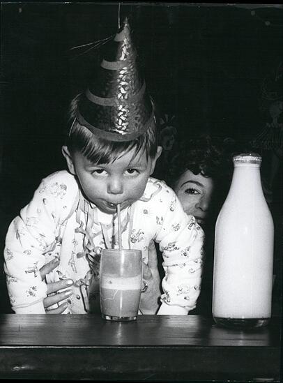 Die Milch macht's - Kinderfasching im Februar 1959. Die Milch macht's - Kinderfasching im Februar 1959.