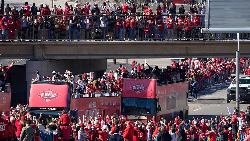 Die Siegesparade der Kansas City Chiefs wurde von Schüssen überschattet.