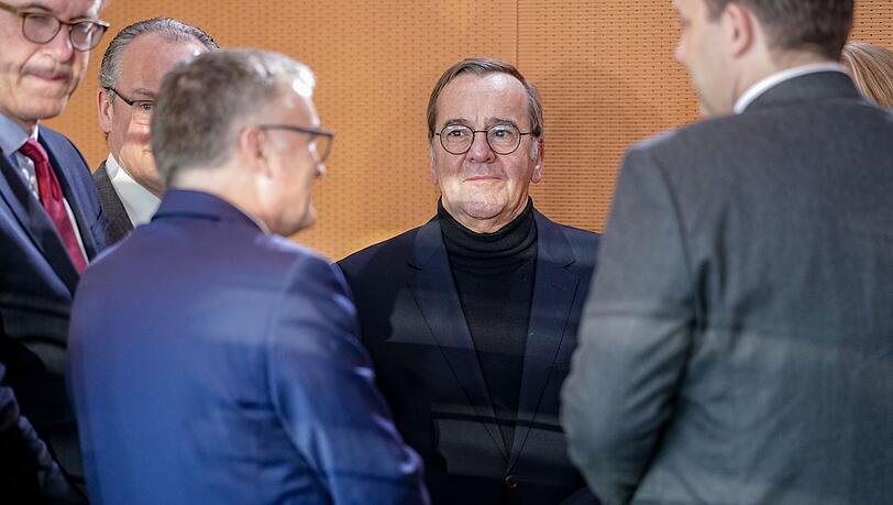 Verteidigungsminister Boris Pistorius (SPD) im Kabinett