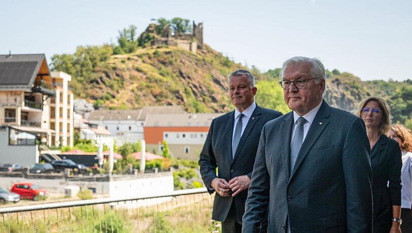 Steinmeier würdigt die Solidarität im und für das Ahrtal. Steinmeier würdigt die Solidarität im und für das Ahrtal.