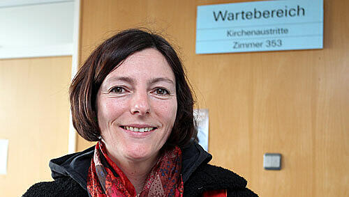ie Münchnerin Brigitte Eicher (42) tritt aus der katholischen Kirche aus und wird evangelisch. ie Münchnerin Brigitte Eicher (42) tritt aus der katholischen Kirche aus und wird evangelisch.