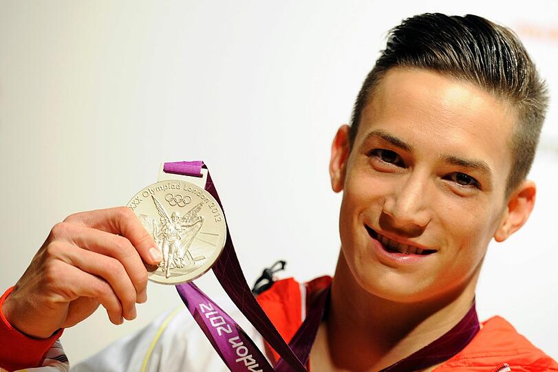 Der stolze Gewinner: Turner Marcel Nyguyen mit seiner Silbermedaille.