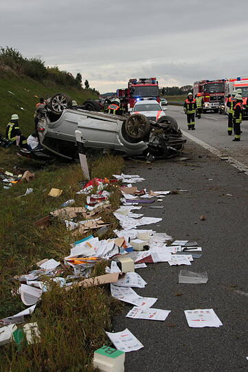 Bei einem Unfall auf der A94 wurden vier Personen verletzt.