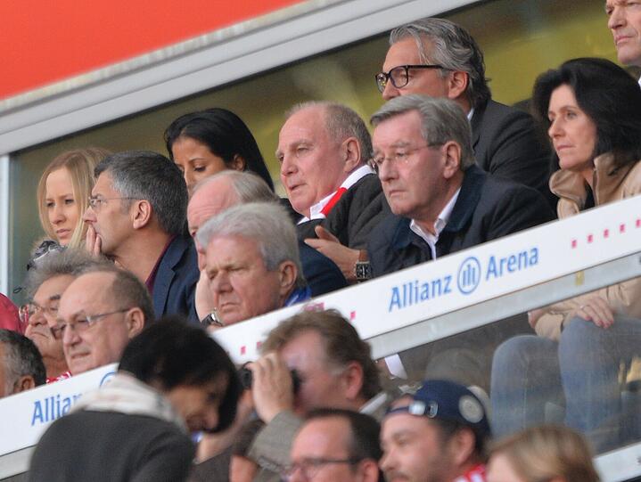 Am Samstag war Uli Hoeneß zum ersten Mal nach seiner Verurteilung wieder im Stadion. Die Bilder!