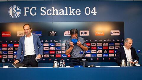 Marketing-Vorstand Alexander Jobst, Trainer David Wagner und Jochen Schneider (l-r) nahmen zur Schalke-Situation Stellung.