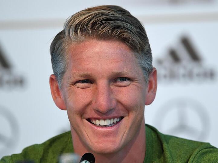 Bastian Schweinsteiger spricht. Foto: Federico Gambarini/dpa/Archivbild