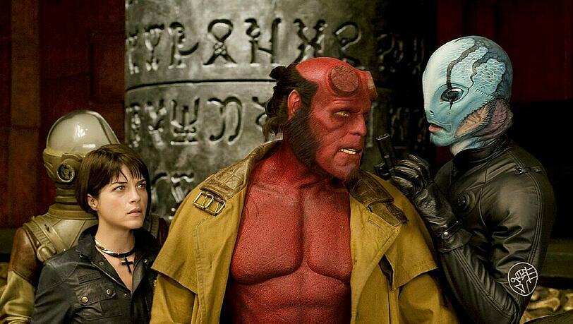 "Hellboy 2 - Die goldene Armee": Hellboy (Ron Perlman, l.) und Abe (Doug Jones) bereiten sich auf den Kampf mit der goldenen Armee vor. "Hellboy 2 - Die goldene Armee": Hellboy (Ron Perlman, l.) und Abe (Doug Jones) bereiten sich auf den Kampf mit der goldenen Armee vor.