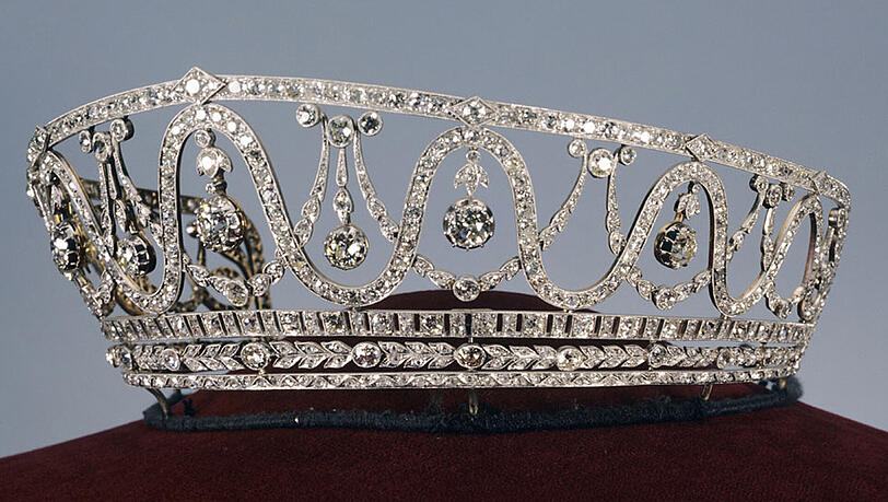 Ein Diadem im Wert von 1,2 Millionen Euro. Ein Diadem im Wert von 1,2 Millionen Euro.