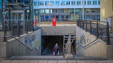 Die Unterf&uuml;hrung an der Tegernseer Landstra&szlig;e/Otkerstra&szlig;e wird viel genutzt. Sie umgeht acht Spuren. Immer wieder kommt es hier zu gro&szlig;en Sch&auml;den durch Vandalismus. (Archivbild)