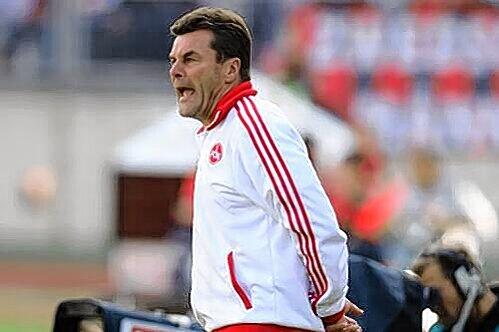 Brüllt er am Samstag aus Ärger oder vor Freude? Die Schützlinge von Dieter Hecking kämpfen in Hamburg auch gegen den familien-internen HSV-Fluch des Club-Trainers.