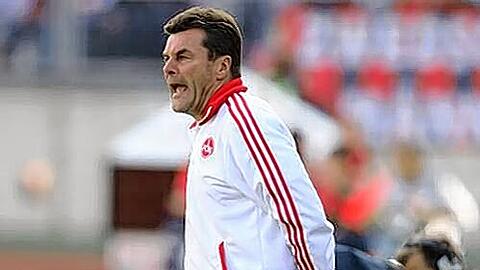 Brüllt er am Samstag aus Ärger oder vor Freude? Die Schützlinge von Dieter Hecking kämpfen in Hamburg auch gegen den familien-internen HSV-Fluch des Club-Trainers.