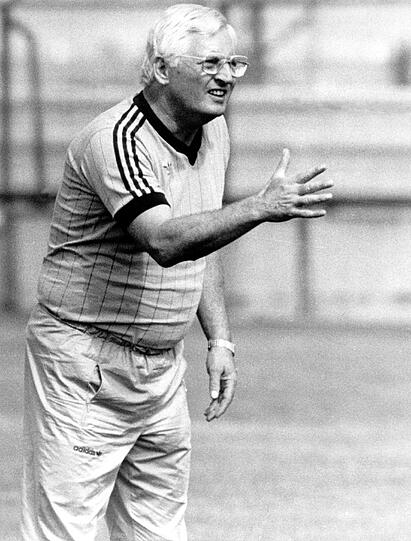 Derwall: Freiraum &ndash; aber teilweise Jupp Derwall (1978-84; 67 Länderspiele, Europameister 1980): Er holte den EM-Titel in Italien. Seine Maxime war es, den Spielern Freiraum zu geben. Was 1980 funktionierte, weil es ihm die Akteure zurückzahlten, endete bei den nächsten Turnieren in Saufgelagen und nächtlichen Ausflügen. Derwalls Gutmütigkeit wurde ausgenutzt, Löw besitzt eine natürliche Autorität, zeigt den Spielern (siehe Boateng) ihre Grenzen auf.