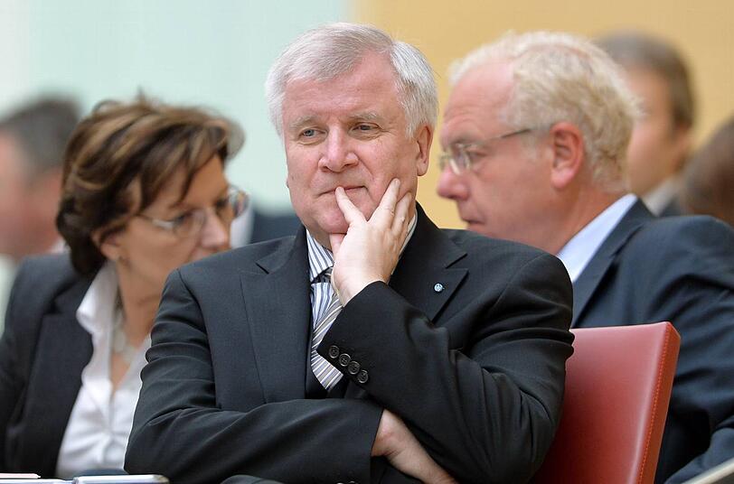 Horst Seehofer verweist auf den Obersten Rechnungshof und schweigt.