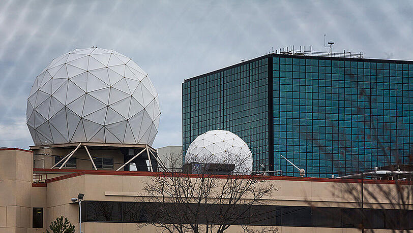 NSA-Gebäude in Fort Meade: Das Weiße Haus hat der Bundesregierung laut einem Medienbericht selbst die Entscheidung überlassen, ob sie die US-Spionagelisten deutschen Abgeordneten zugänglich macht.
