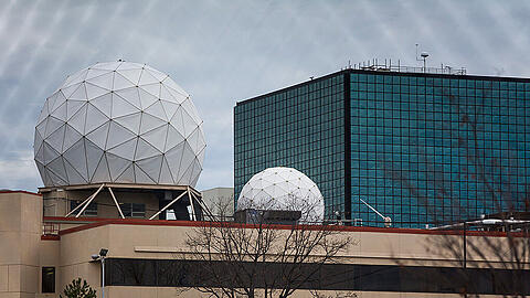 NSA-Gebäude in Fort Meade: Das Weiße Haus hat der Bundesregierung laut einem Medienbericht selbst die Entscheidung überlassen, ob sie die US-Spionagelisten deutschen Abgeordneten zugänglich macht.