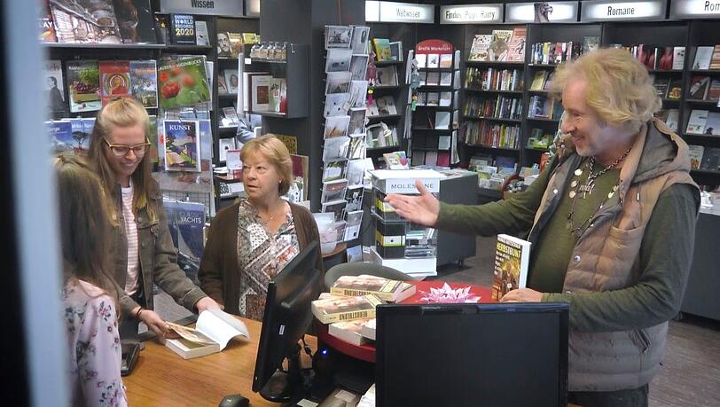 Thomas Gottschalk in einer Buchhandlung im schwäbischen Kurort Bad Wörishofen. Thomas Gottschalk in einer Buchhandlung im schwäbischen Kurort Bad Wörishofen.