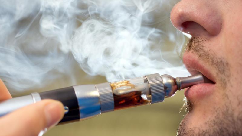 Behörden in den USA prüfen einen Zusammenhang zwischen Lungen-Erkrankungen und dem Konsum von E-Zigaretten. Behörden in den USA prüfen einen Zusammenhang zwischen Lungen-Erkrankungen und dem Konsum von E-Zigaretten.