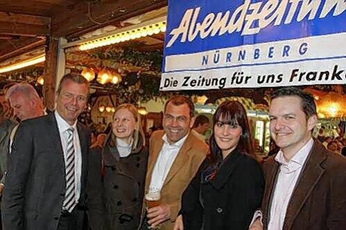 Spitzen-Gespräche am AZ-Stammtisch (v. l.): OB Ulrich Maly, CSU-Medienfrau Alexandra Voigt, Kämmerer Harald Riedel, CSU-Medienfrau Tanja Sterian, Tobias Schmidt (Assistent des CSU-Bundestagsabgeordneten Michael Frieser).