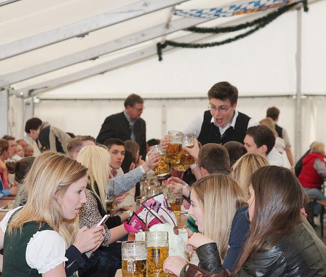 Selten ist eine Veranstaltung in Harlaching so umstritten gewesen wie das diesjährige Burschenfest. Die AZ hat sich selber ein Bild gemacht.