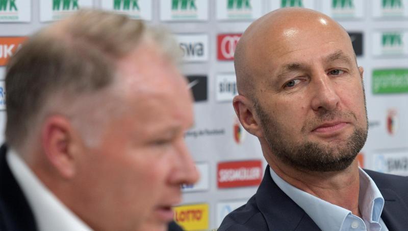 Sportdirektor Stefan Reuter (l) und Präsident Klaus Hofmann sitzen auf einer Pressekonferenz. Foto: Stefan Puchner/dpa Sportdirektor Stefan Reuter (l) und Präsident Klaus Hofmann sitzen auf einer Pressekonferenz. Foto: Stefan Puchner/dpa