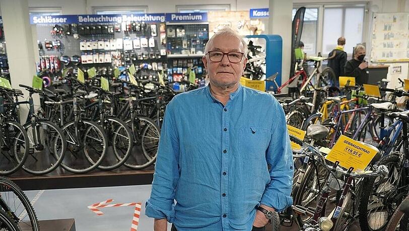 Fritz Winbeck in der Radlwerkstatt R18 in Milbertshofen. Dort muss das Projekt raus - inzwischen steht der neue Standort fest.