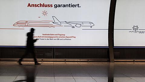 Lufthansa schickt Passagiere wegen des Crew-Streiks auf die Bahn.
