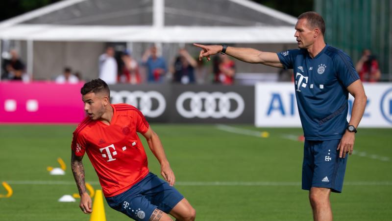 Fitnesscoach Holger Broich (r) beim Training mit Lucas Hernandez. Foto: Sven Hoppe/dpa/Archivbild Fitnesscoach Holger Broich (r) beim Training mit Lucas Hernandez. Foto: Sven Hoppe/dpa/Archivbild