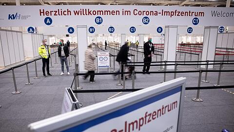 Eingangsbereich des Corona-Impfzentrums in den Hamburger Messehallen.