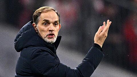 Münchens Trainer Thomas Tuchel gibt taktische Anweisungen.