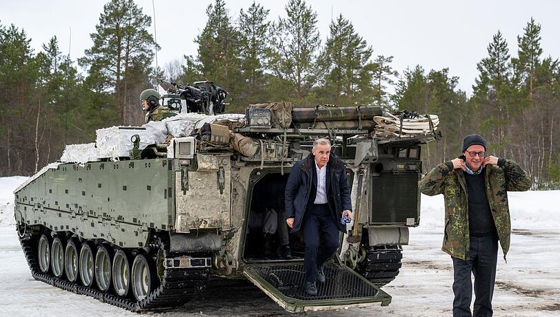 Kanzler Merz und Kanadas Premier gemeinsam bei der Übung "Cold Response". Kanzler Merz und Kanadas Premier gemeinsam bei der Übung "Cold Response".