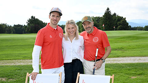 Felix Neureuther mit Ehefrau Miriam und Papa Christian beim 6. &bdquo;Felix & Friends Invitational&ldquo;. F&uuml;r den guten Zweck gaben sie auf dem Golfplatz alles.