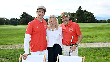 Felix Neureuther mit Ehefrau Miriam und Papa Christian beim 6. &bdquo;Felix & Friends Invitational&ldquo;. F&uuml;r den guten Zweck gaben sie auf dem Golfplatz alles.