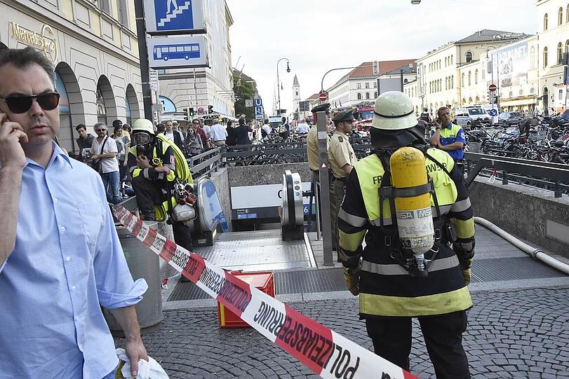 Feuer am U-Bahnhof Odeonsplatz. Die Bilder vom Feuerwehreinsatz am Dienstagabend.
