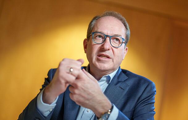 Alexander Dobrindt hält wenig von den Tätigkeiten der Initiative, nennt die Umtauschaktionen "linke Umgehungs-Industrie" (Archivbild). Alexander Dobrindt hält wenig von den Tätigkeiten der Initiative, nennt die Umtauschaktionen "linke Umgehungs-Industrie" (Archivbild).