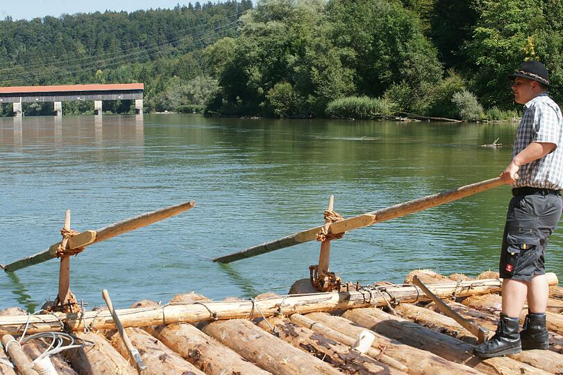 Eine Flußfahrt, die ist lustig! Die AZ hat sich auf einem Floß in die Isarfluten gestürzt. Bilder zum Genießen - Eine Floßfahrt in vielen Fotos. Viel Spaß beim Klicken!