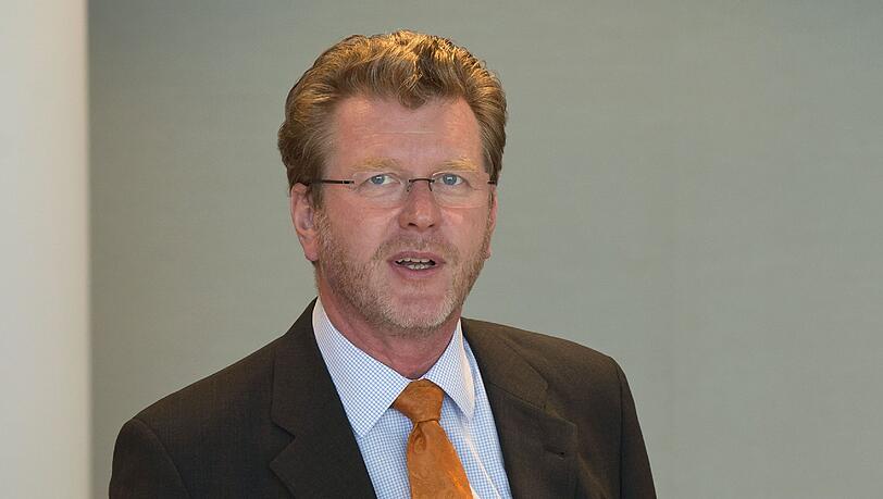 Bayerns Umweltminister Marcel Huber wettert gegen seinen Amtskollegen auf Bundesebene. Bayerns Umweltminister Marcel Huber wettert gegen seinen Amtskollegen auf Bundesebene.