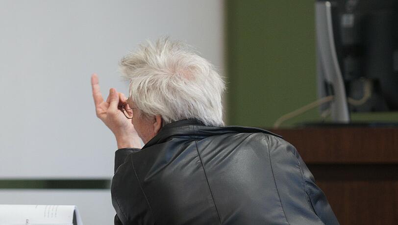 Roland M. betrog Banken und Firmen um insgesamt 1,5 Millionen Euro. Roland M. betrog Banken und Firmen um insgesamt 1,5 Millionen Euro.