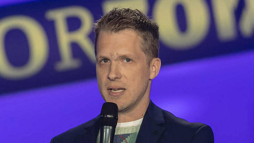 Oliver Pocher parodiert Sarah Harrison Oliver Pocher parodiert Sarah Harrison