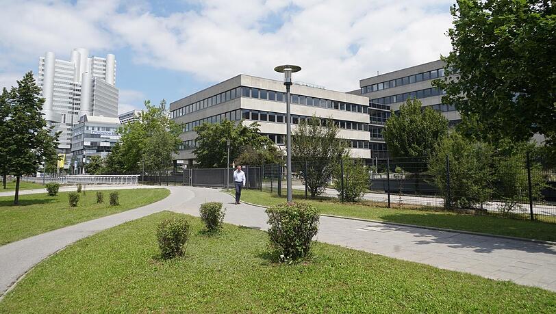 Auf diesem Gelände soll die neue Zentrale der Versorgungskammer entstehen. Links im Hintergrund der HVB-Tower im Arabellapark.