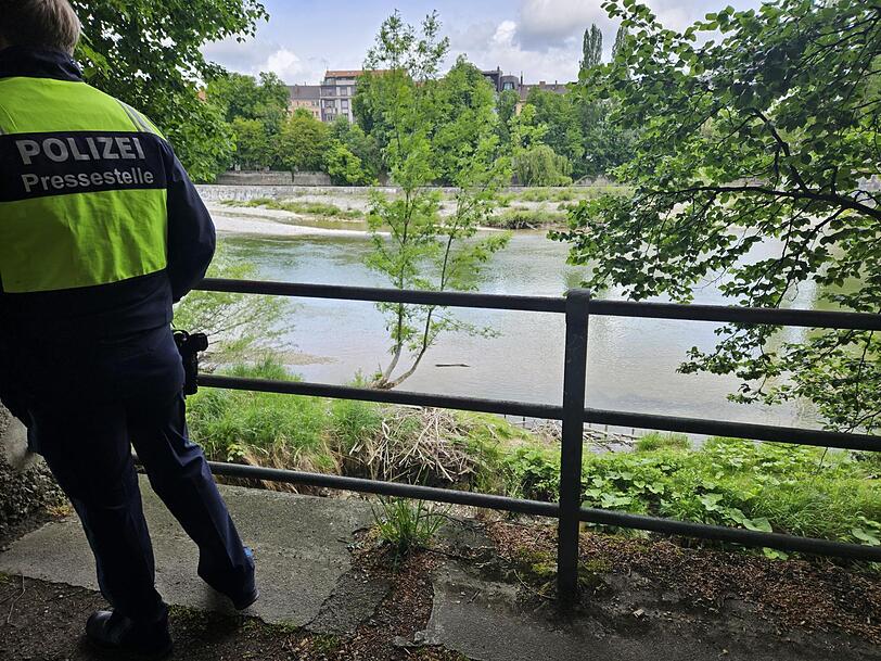 An dieser Stelle ist das Kind in die Isar gestürzt. An dieser Stelle ist das Kind in die Isar gestürzt.