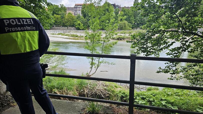 An dieser Stelle ist das Kind in die Isar gestürzt. An dieser Stelle ist das Kind in die Isar gestürzt.