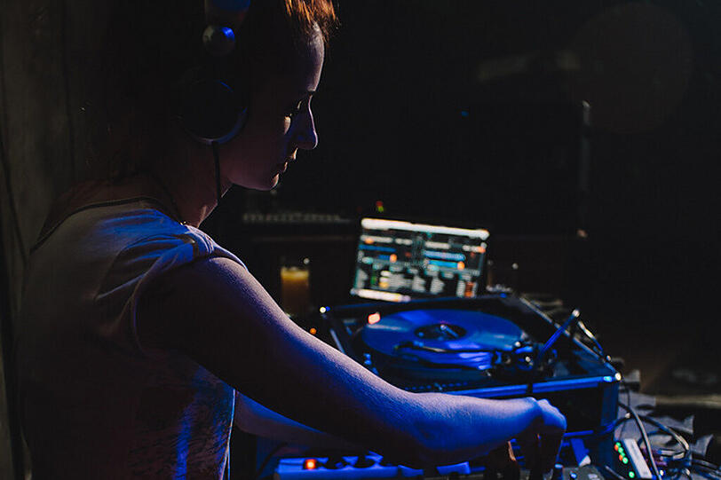 Das Geheimnis dahinter: eine einzigartige Location (im Lenbach Palais), der unschlagbare Sound der Live-DJs Omar, Patrick Schwarze, Jo Hanes und John Munich, Chill- und Dance- Areas ohnegleichen.