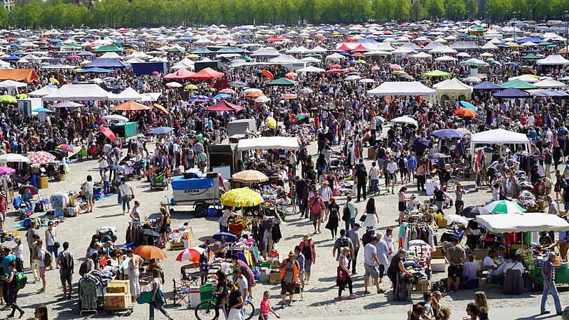 Von Ramsch bis Kult: Der Flohmarkt auf der Theresienwiese bietet für Jäger und Sammler eine große Auswahl. (Archivbild)